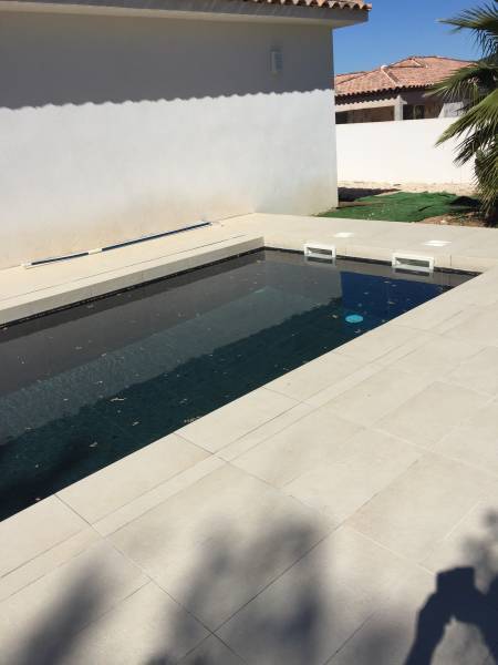 Réalisation d'une piscine sur mesure en béton à La Crau par EGTB 83