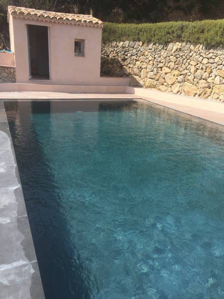 Création d'une piscine miroir à Ollioules 83190