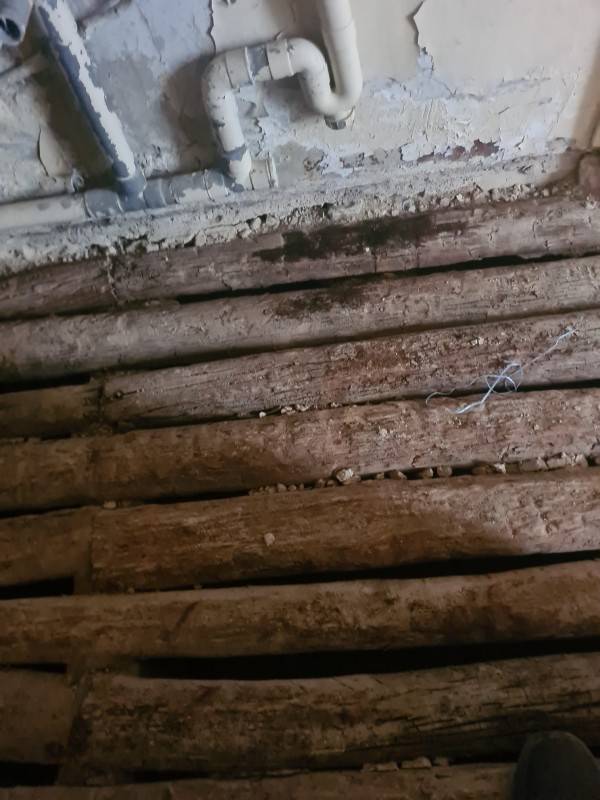 Réfection d'un plancher suite à une dégradation à Toulon pour un syndic de copropriété